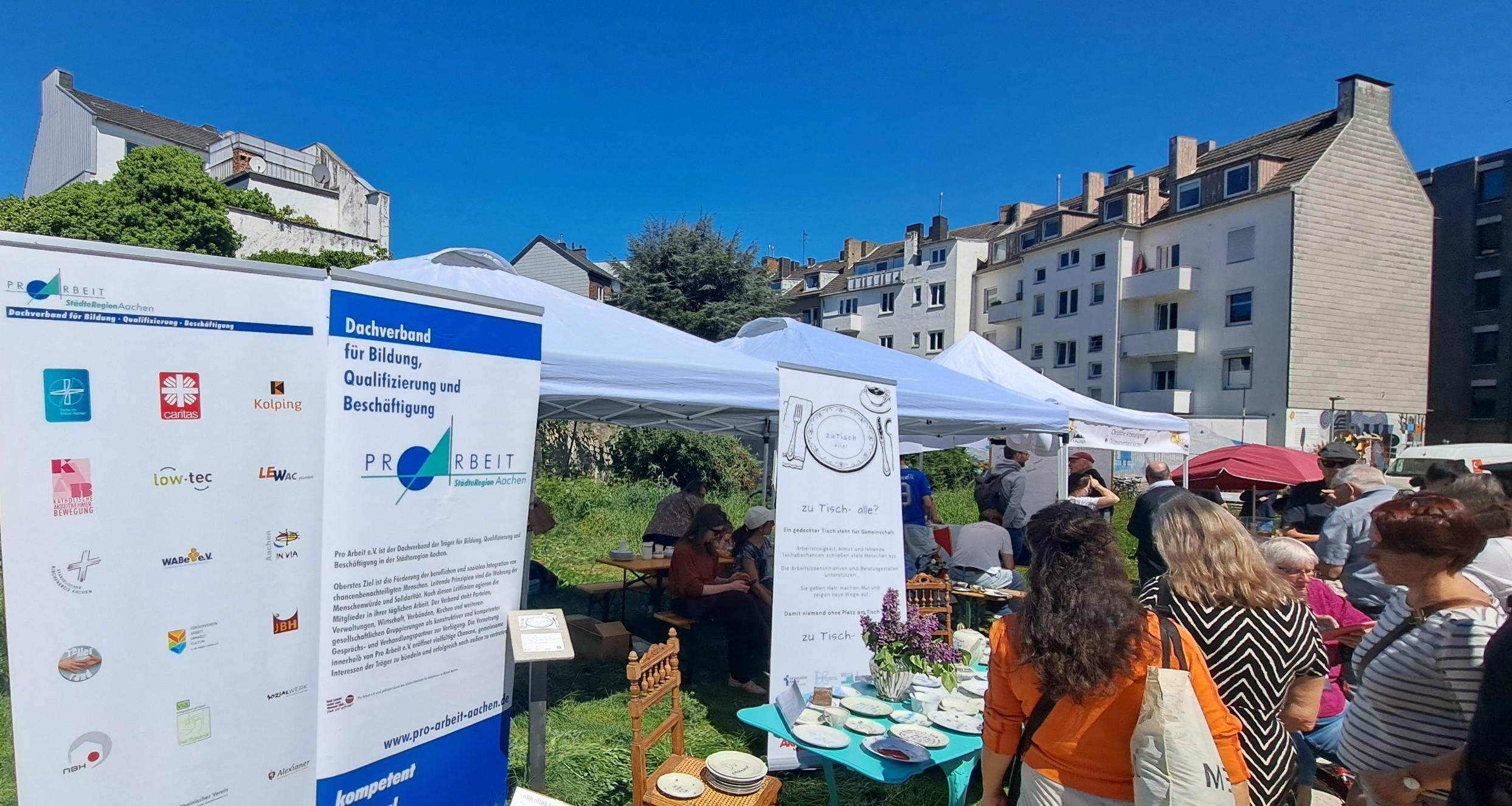 Gemeinsamer Stand gegen Armut und Ausgrenzung.jpg