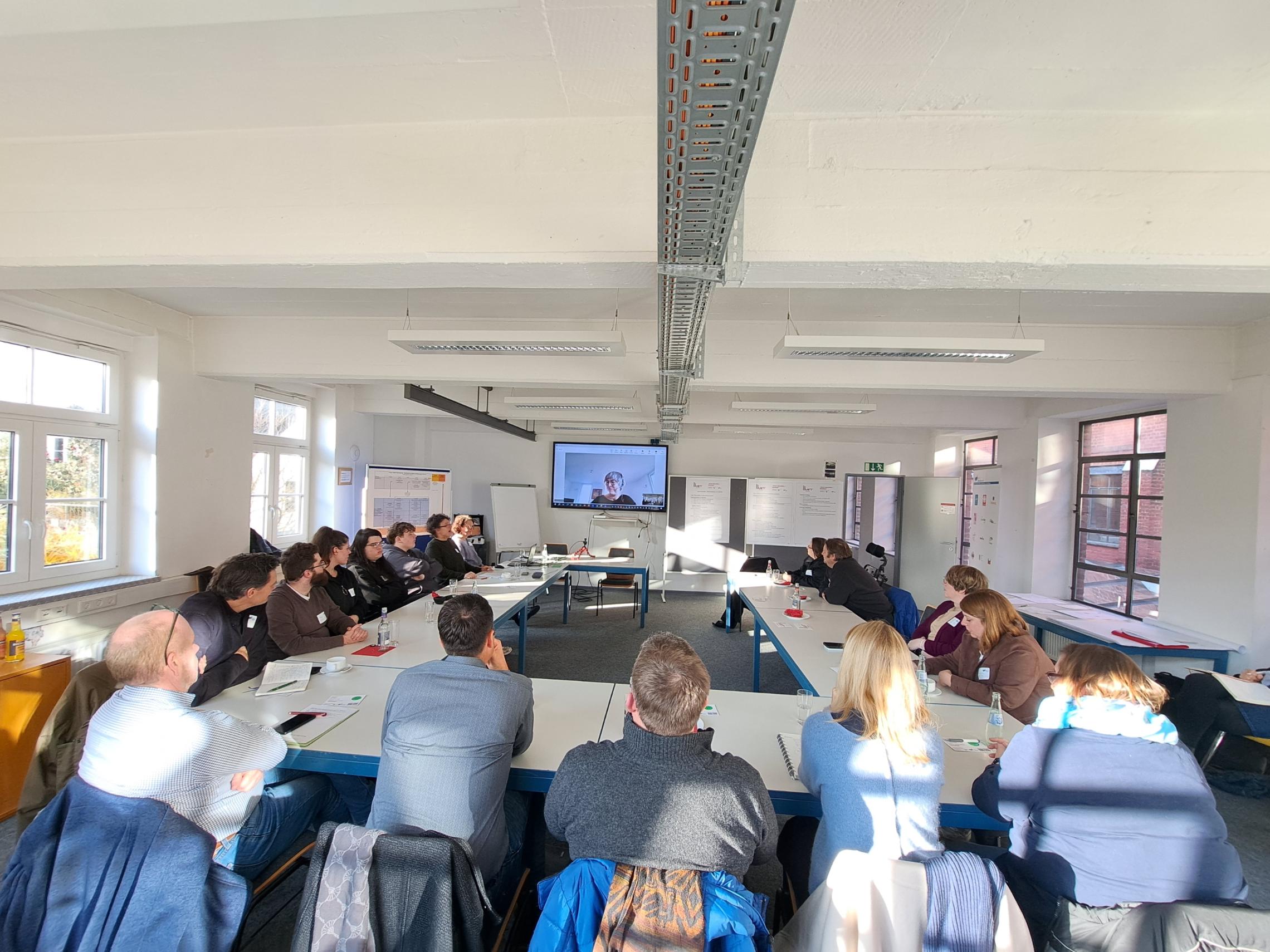 Zahlreiche Gäste aus Politik, Verwaltung und Wissenschaft, von sozialen Trägern sowie von Armut betroffene Menschen nahmen an der zweiten Veranstaltung teil